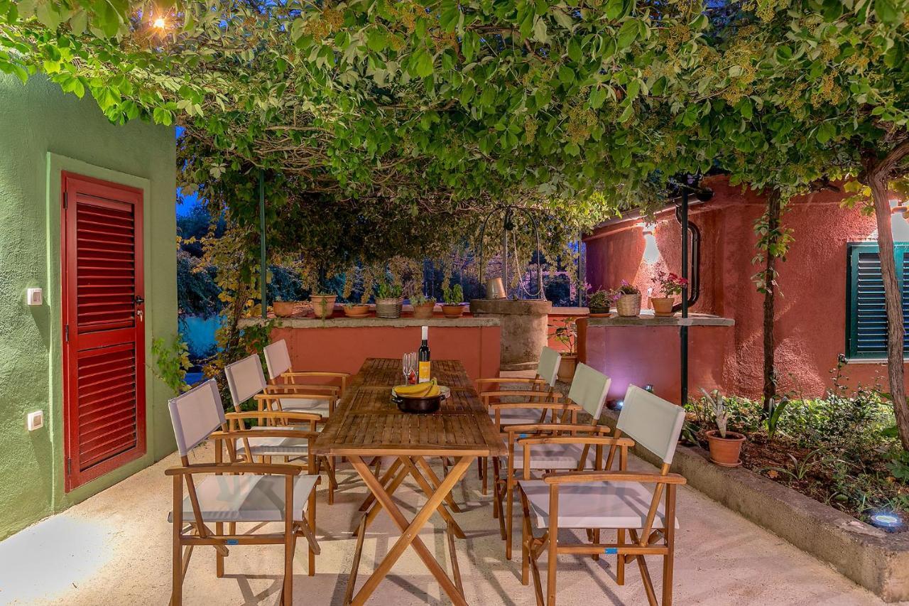 House Bougainvillea Pula Exteriör bild