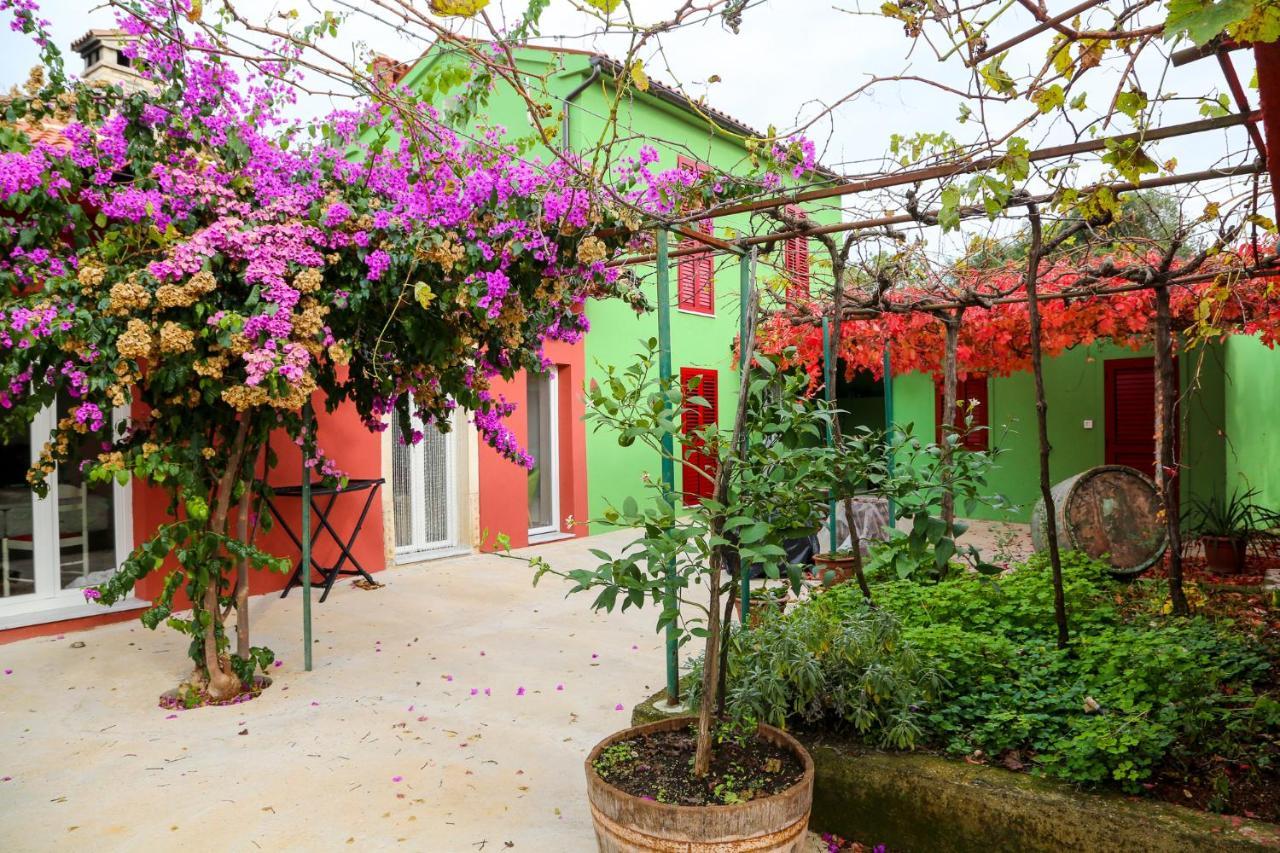 House Bougainvillea Pula Exteriör bild